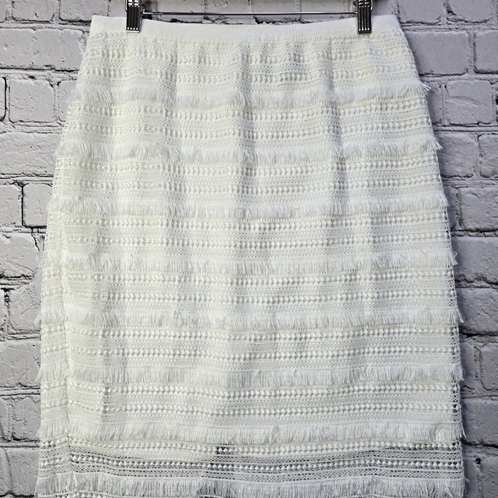 White‎ House Black Market WHBM White Fringe Crochet Accent Pencil Skirt Size 12 - Picture 2 of 12